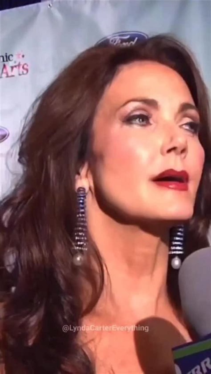 Lynda Carter Does Not Know Who She Is & Cries 3 Times a Day after Death